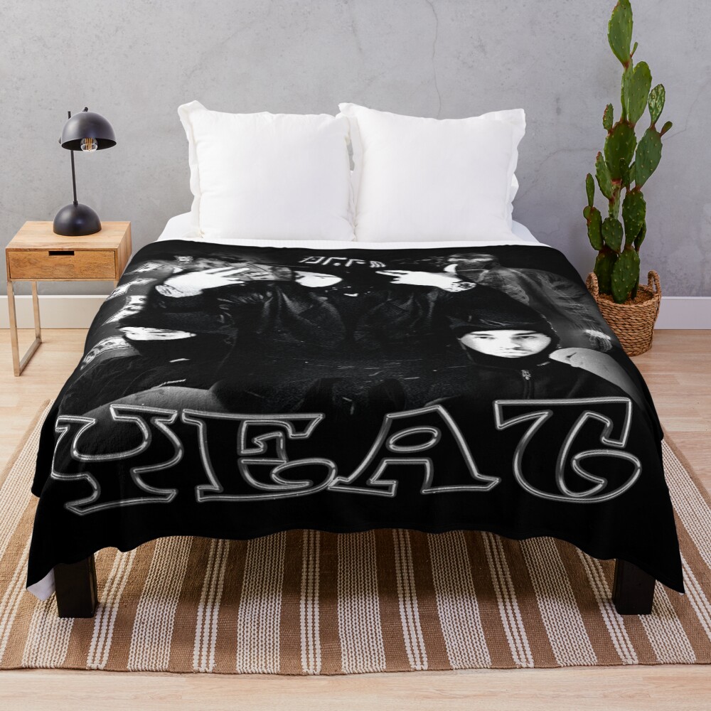 Yeat Silhouette Throw Blanket